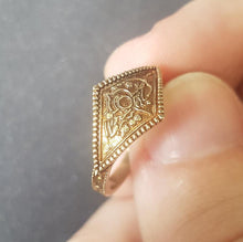 Load image into Gallery viewer, Ring of Favor