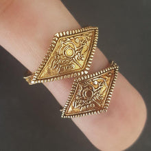 Load image into Gallery viewer, Ring of Favor