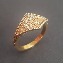 Load image into Gallery viewer, Ring of Favor