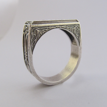 Load image into Gallery viewer, Knight Slayer&#39;s Ring
